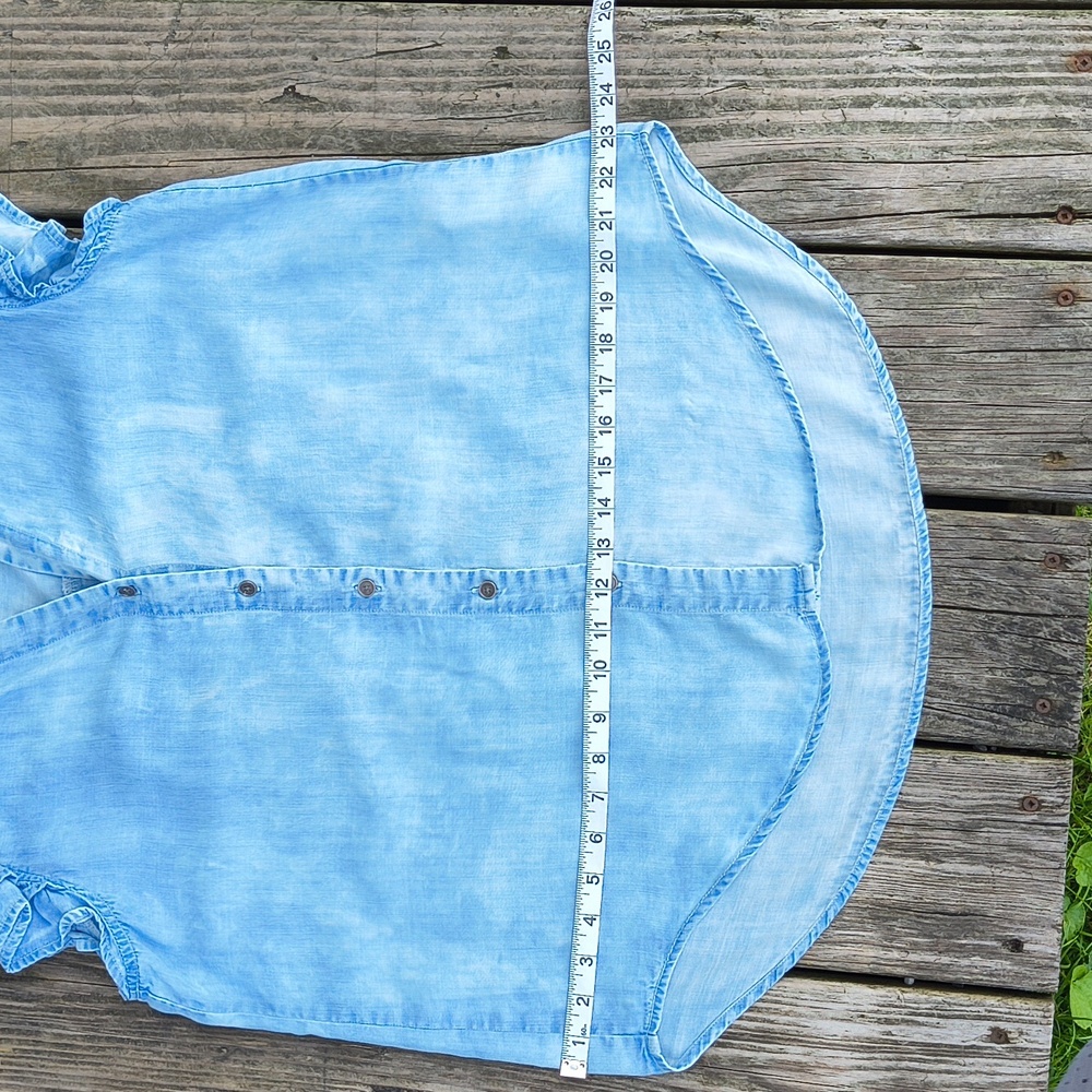Jane + Delancey || Chambray Ruffle Sleeve Button-Up Top || Medium - Picture 6 of 7
